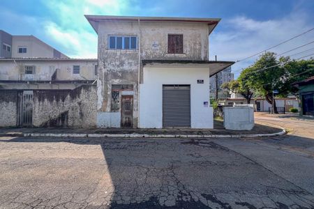Casa à venda com 326m², 4 quartos e 4 vagasFachada