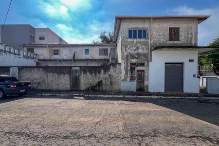 Casa à venda com 326m², 4 quartos e 4 vagasFachada