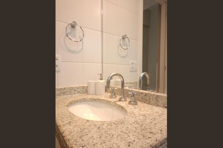 Apartamento para alugar com 191m², 3 quartos e 3 vagas Apartamento para alugar com 191m², 3 quartos e 3 vagasBanheiro da Suíte 2