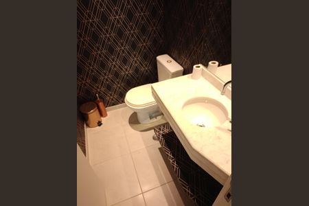 Apartamento para alugar com 191m², 3 quartos e 3 vagas Apartamento para alugar com 191m², 3 quartos e 3 vagasBanheiro