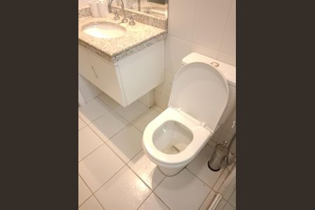 Apartamento para alugar com 191m², 3 quartos e 3 vagas Apartamento para alugar com 191m², 3 quartos e 3 vagasBanheiro da Suíte 2