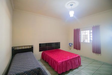 Casa à venda com 634m², 7 quartos e 8 vagasQuarto 2 - Casa 1