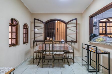 Casa à venda com 220m², 3 quartos e 5 vagas Casa à venda com 220m², 3 quartos e 5 vagasCozinha