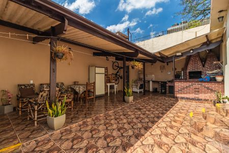 Casa à venda com 220m², 3 quartos e 5 vagas Casa à venda com 220m², 3 quartos e 5 vagasChurrasqueira