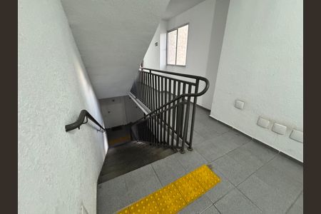 Apartamento à venda com 32m², 2 quartos e 1 vagaEscada