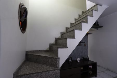 Casa para alugar com 198m², 3 quartos e 1 vagaEscada