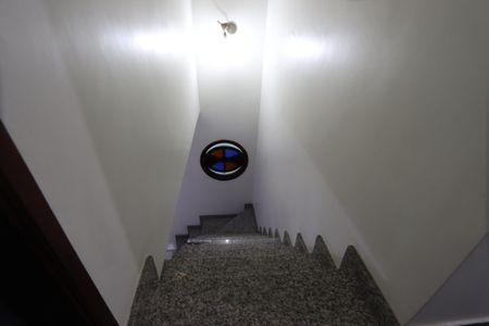 Casa para alugar com 198m², 3 quartos e 1 vagaEscada