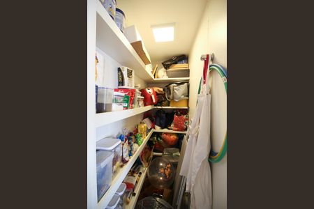 Apartamento à venda com 155m², 2 quartos e 2 vagas Apartamento à venda com 155m², 2 quartos e 2 vagasDespensa