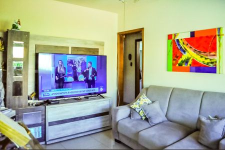 Casa à venda com 185m², 5 quartos e 4 vagasSala