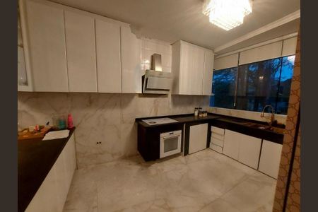 Casa à venda com 390m², 4 quartos e 4 vagas