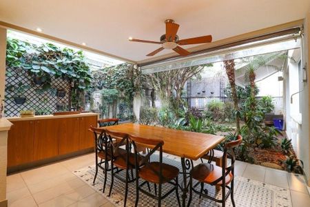 Casa à venda com 350m², 3 quartos e 4 vagas