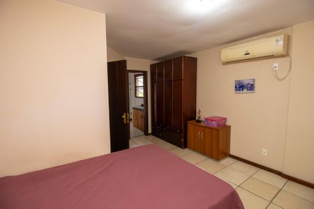 Casa de condomínio à venda com 600m², 4 quartos e 5 vagas Casa de condomínio à venda com 600m², 4 quartos e 5 vagasSuíte 2