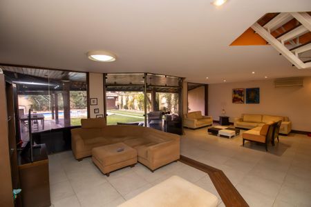 Casa de condomínio à venda com 600m², 4 quartos e 5 vagas Casa de condomínio à venda com 600m², 4 quartos e 5 vagasSala