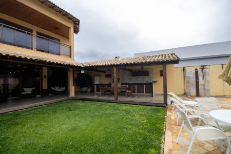 Casa de condomínio à venda com 600m², 4 quartos e 5 vagas Casa de condomínio à venda com 600m², 4 quartos e 5 vagasQuintal
