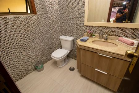 Casa de condomínio à venda com 600m², 4 quartos e 5 vagas Casa de condomínio à venda com 600m², 4 quartos e 5 vagasLavabo