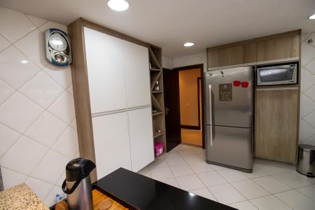 Casa de condomínio à venda com 600m², 4 quartos e 5 vagas Casa de condomínio à venda com 600m², 4 quartos e 5 vagasCozinha