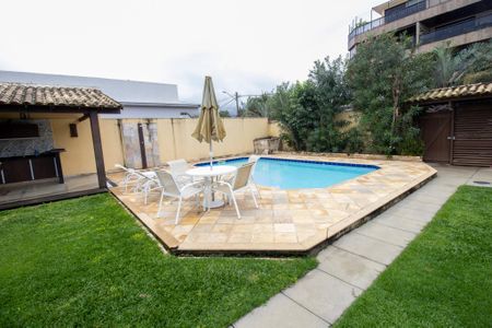 Casa de condomínio à venda com 600m², 4 quartos e 5 vagas Casa de condomínio à venda com 600m², 4 quartos e 5 vagasPiscina