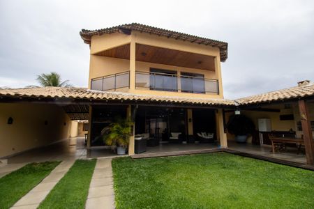Casa de condomínio à venda com 600m², 4 quartos e 5 vagas Casa de condomínio à venda com 600m², 4 quartos e 5 vagasFachada