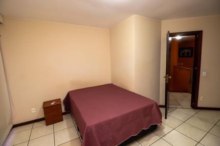 Casa de condomínio à venda com 600m², 4 quartos e 5 vagas Casa de condomínio à venda com 600m², 4 quartos e 5 vagasSuíte 2