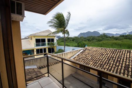 Casa de condomínio à venda com 600m², 4 quartos e 5 vagas Casa de condomínio à venda com 600m², 4 quartos e 5 vagasVaranda Quarto 2