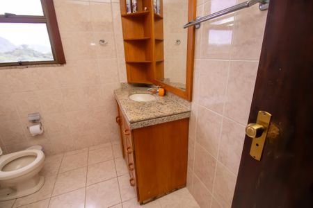 Casa de condomínio à venda com 600m², 4 quartos e 5 vagas Casa de condomínio à venda com 600m², 4 quartos e 5 vagasBanheiro social