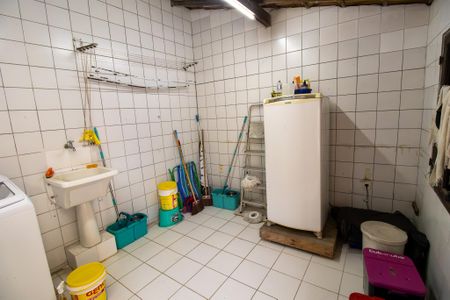 Casa de condomínio à venda com 600m², 4 quartos e 5 vagas Casa de condomínio à venda com 600m², 4 quartos e 5 vagasÁrea de Serviço