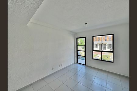 Casa de condomínio à venda com 62m², 2 quartos e 1 vagaSala