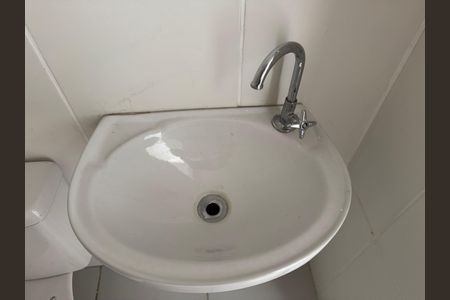 Casa de condomínio à venda com 62m², 2 quartos e 1 vagaBanheiro Social