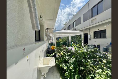 Casa de condomínio à venda com 62m², 2 quartos e 1 vagaÁrea de Serviço