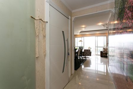 Apartamento à venda com 173m², 3 quartos e 3 vagasCorredor de entrada