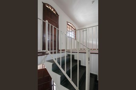 Casa para alugar com 100m², 4 quartos e 1 vagaEscada