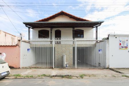 Casa para alugar com 100m², 4 quartos e 1 vagaFachada