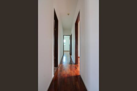 Casa para alugar com 100m², 4 quartos e 1 vagaCorredor