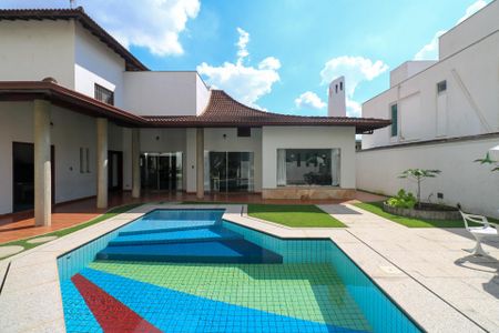 Casa à venda com 420m², 5 quartos e 8 vagasPiscina/Jardim