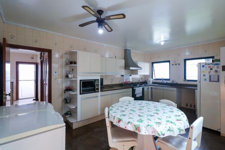 Casa à venda com 420m², 5 quartos e 8 vagasCozinha