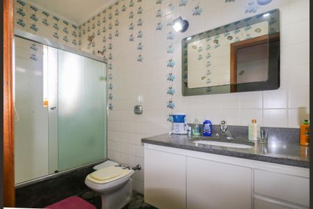 Casa à venda com 420m², 5 quartos e 8 vagasBanheiro da Suíte 1