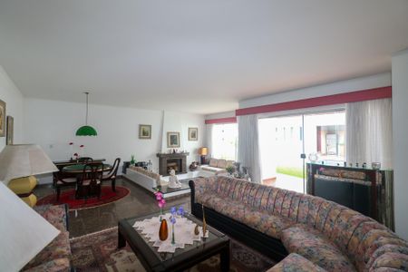 Casa à venda com 420m², 5 quartos e 8 vagasSala de Estar