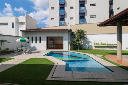 Casa à venda com 420m², 5 quartos e 8 vagasPiscina/Jardim