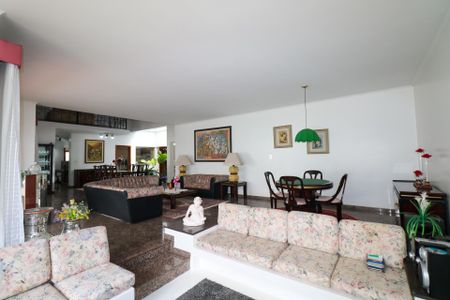 Casa à venda com 420m², 5 quartos e 8 vagasSala de jogos e Lareira