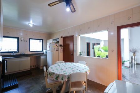 Casa à venda com 420m², 5 quartos e 8 vagasCozinha