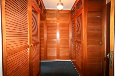 Casa à venda com 420m², 5 quartos e 8 vagasSuíte 2