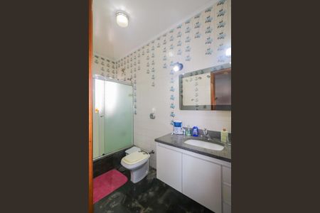 Casa à venda com 420m², 5 quartos e 8 vagasBanheiro da Suíte 1