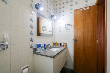 Casa à venda com 420m², 5 quartos e 8 vagasBanheiro da Suíte 1