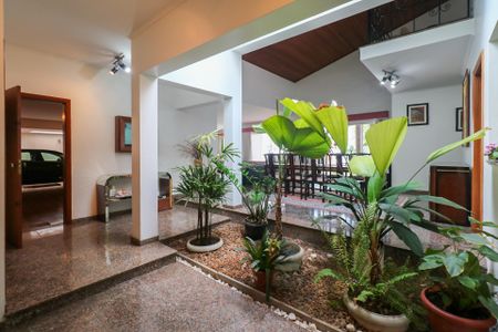 Casa à venda com 420m², 5 quartos e 8 vagasEntrada