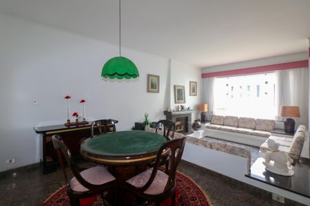 Casa à venda com 420m², 5 quartos e 8 vagasSala de jogos e Lareira