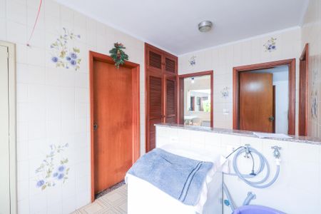 Casa à venda com 420m², 5 quartos e 8 vagasÁrea de Serviço