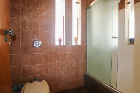 Casa à venda com 420m², 5 quartos e 8 vagasBanheiro da Suíte 3