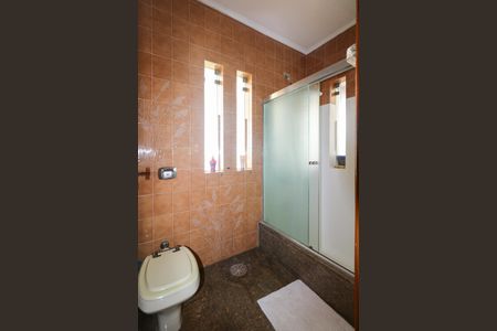 Casa à venda com 420m², 5 quartos e 8 vagasBanheiro da Suíte 3