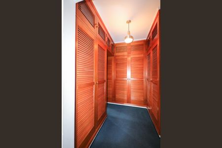 Casa à venda com 420m², 5 quartos e 8 vagasSuíte 2