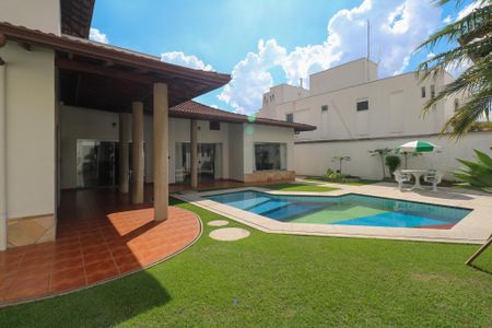 Casa à venda com 420m², 5 quartos e 8 vagasPiscina/Jardim